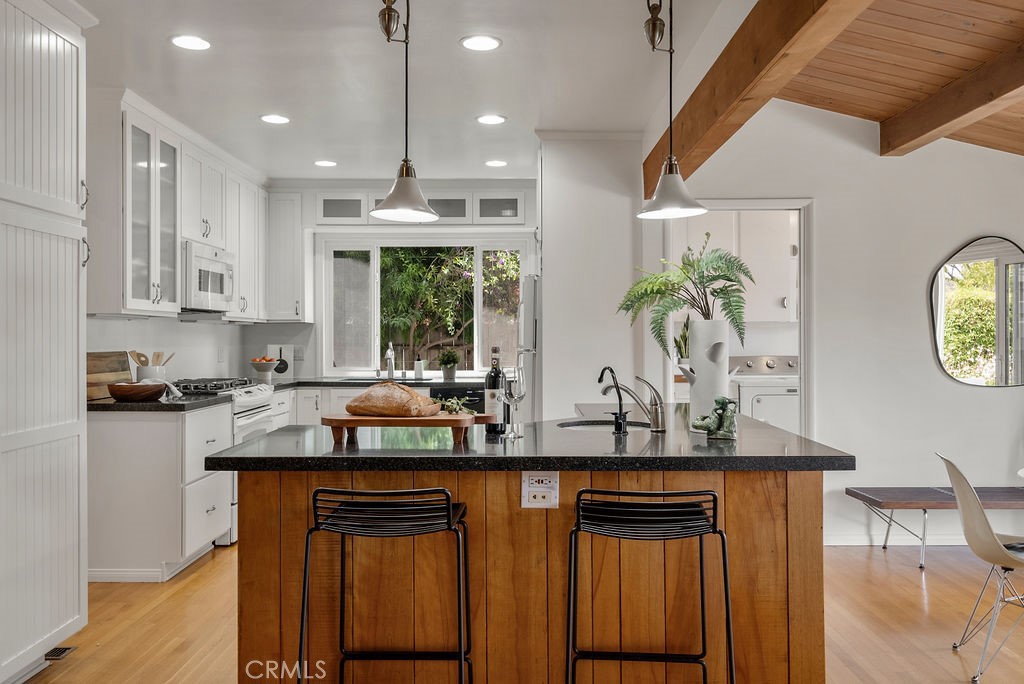 4225 Cerritos Avenue