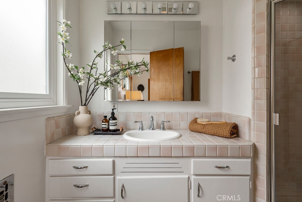 4225 Cerritos Avenue