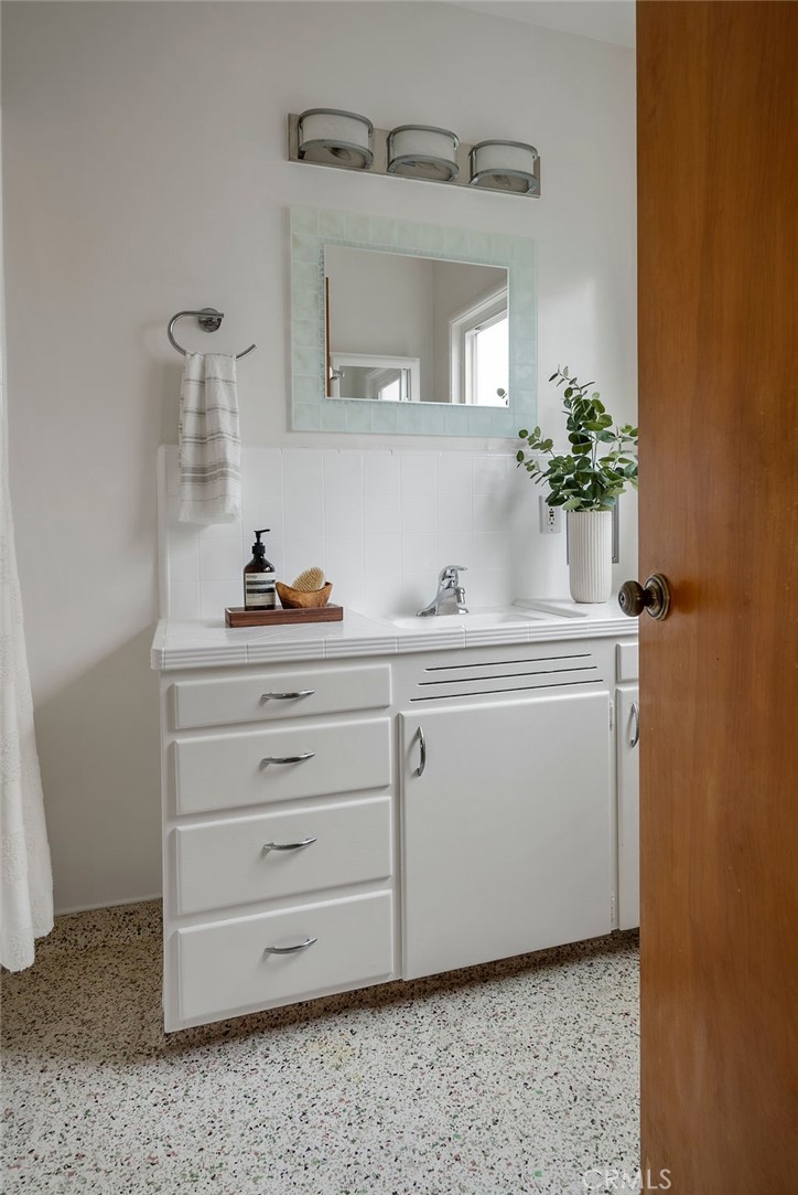 4225 Cerritos Avenue