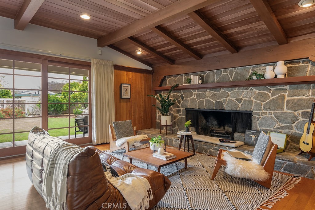 4225 Cerritos Avenue