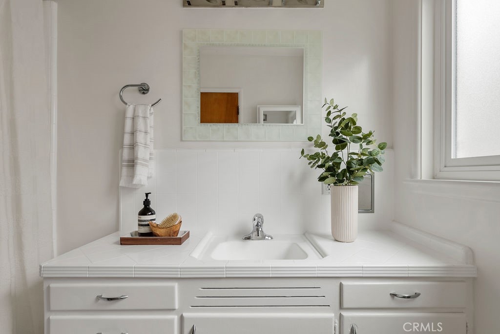 4225 Cerritos Avenue