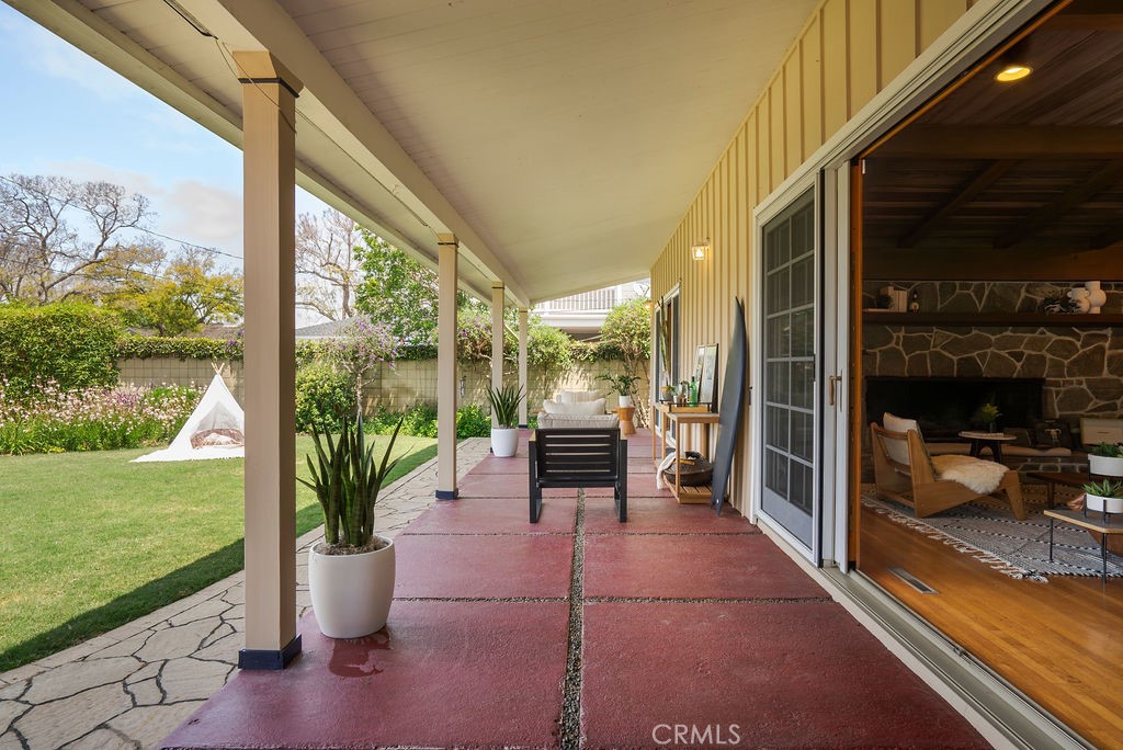 4225 Cerritos Avenue