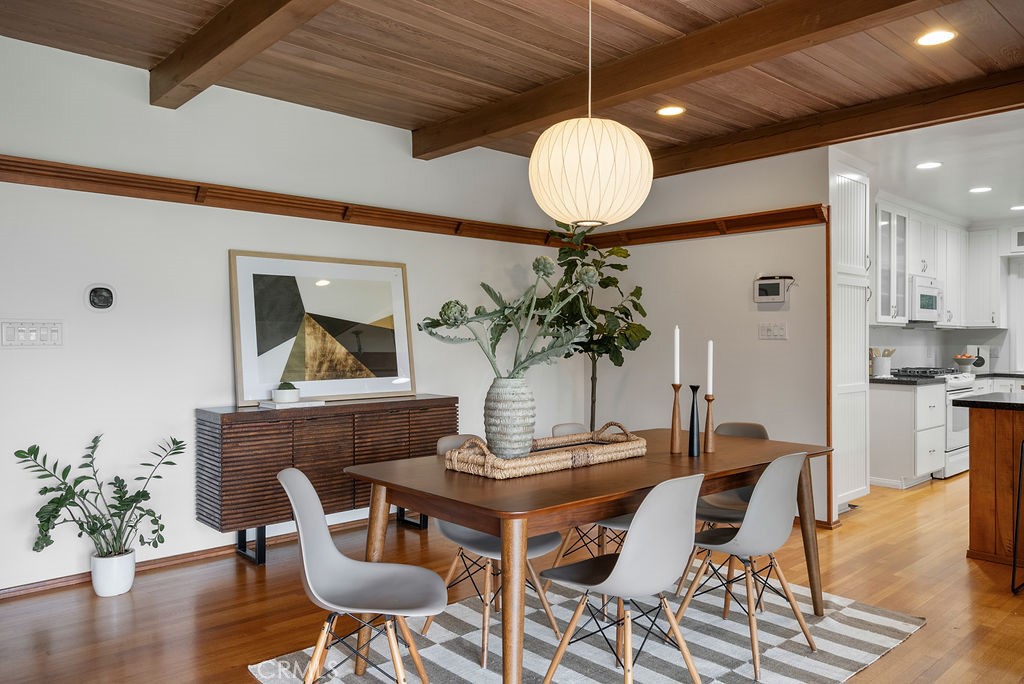 4225 Cerritos Avenue