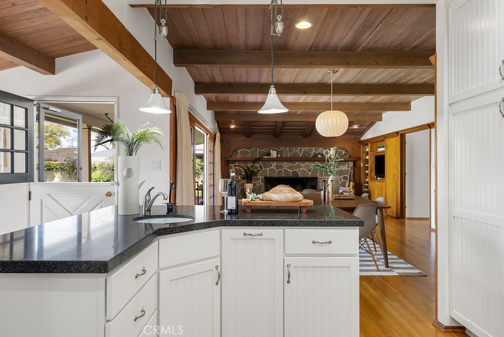 4225 Cerritos Avenue