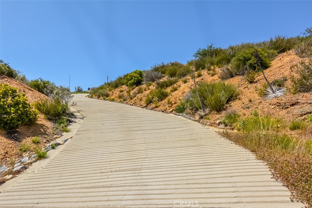 47350 Twin Pines Road