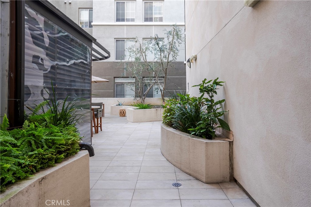 118 S Kenwood Street 307