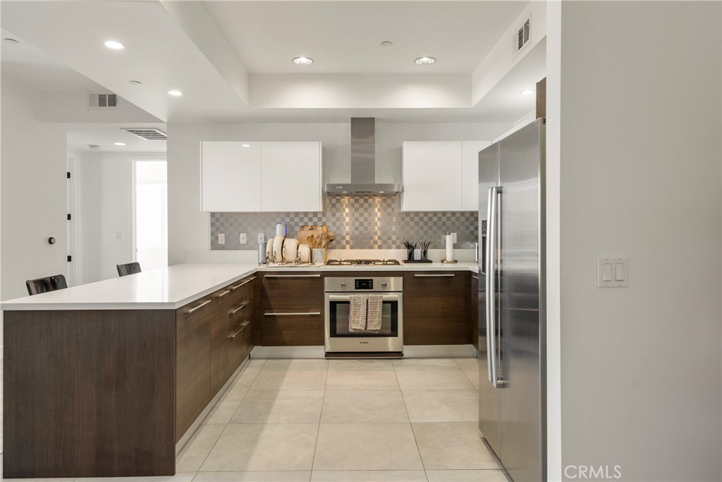 118 S Kenwood Street 307