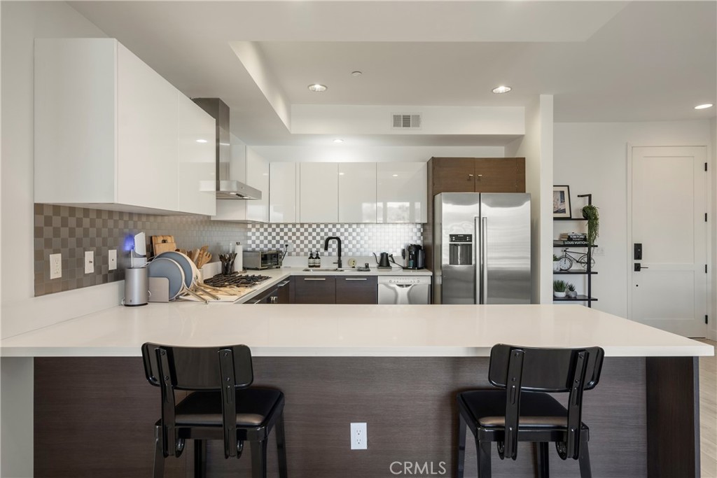 118 S Kenwood Street 307