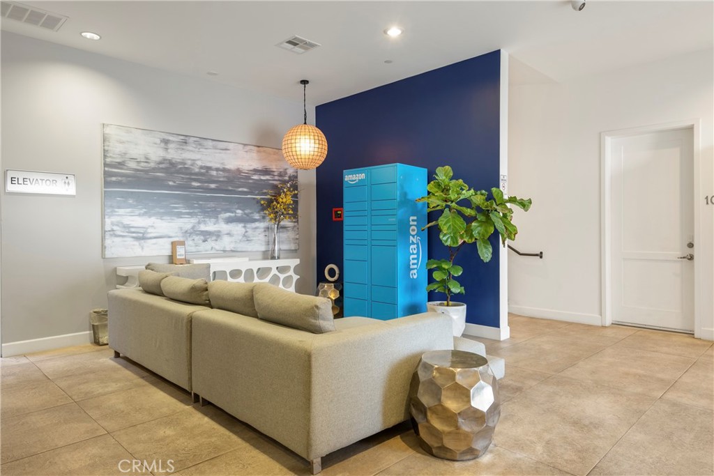 118 S Kenwood Street 307