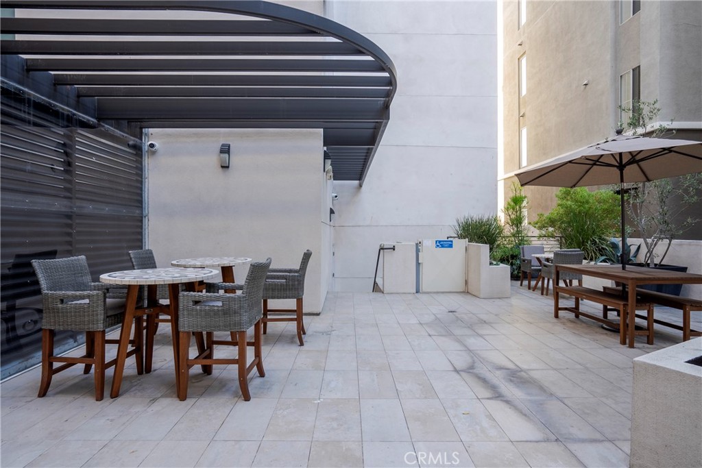 118 S Kenwood Street 307