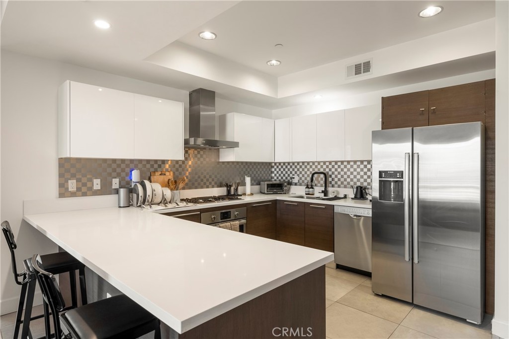 118 S Kenwood Street 307