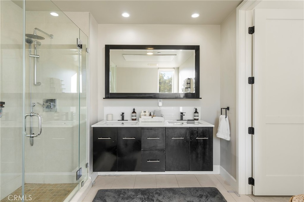 118 S Kenwood Street 307