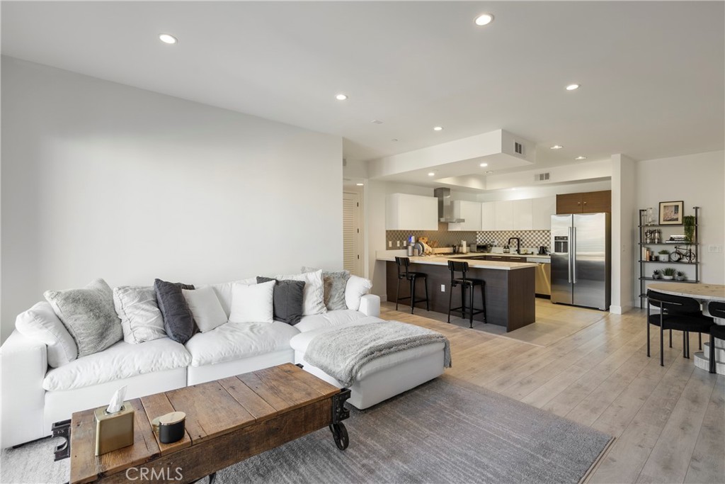 118 S Kenwood Street 307