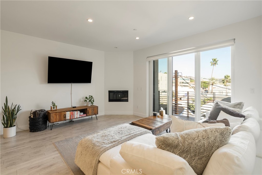 118 S Kenwood Street 307