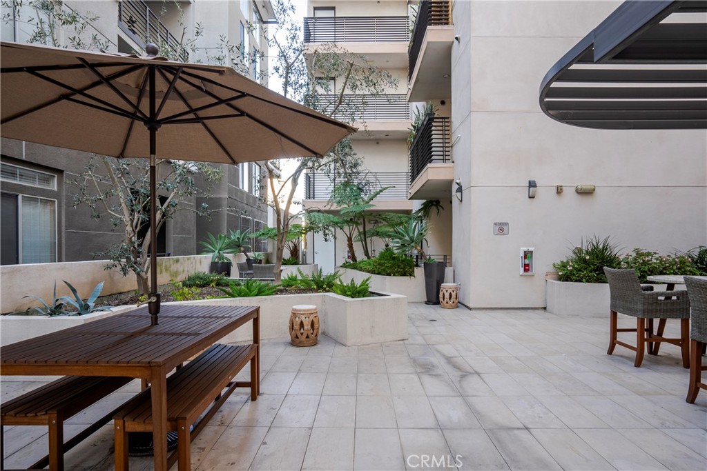 118 S Kenwood Street 307