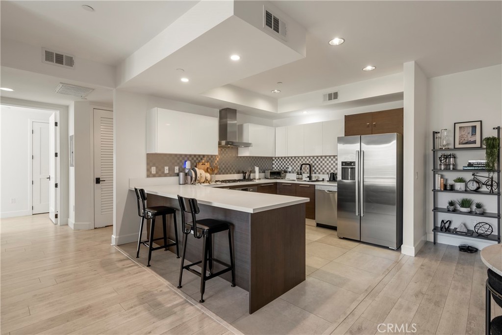 118 S Kenwood Street 307