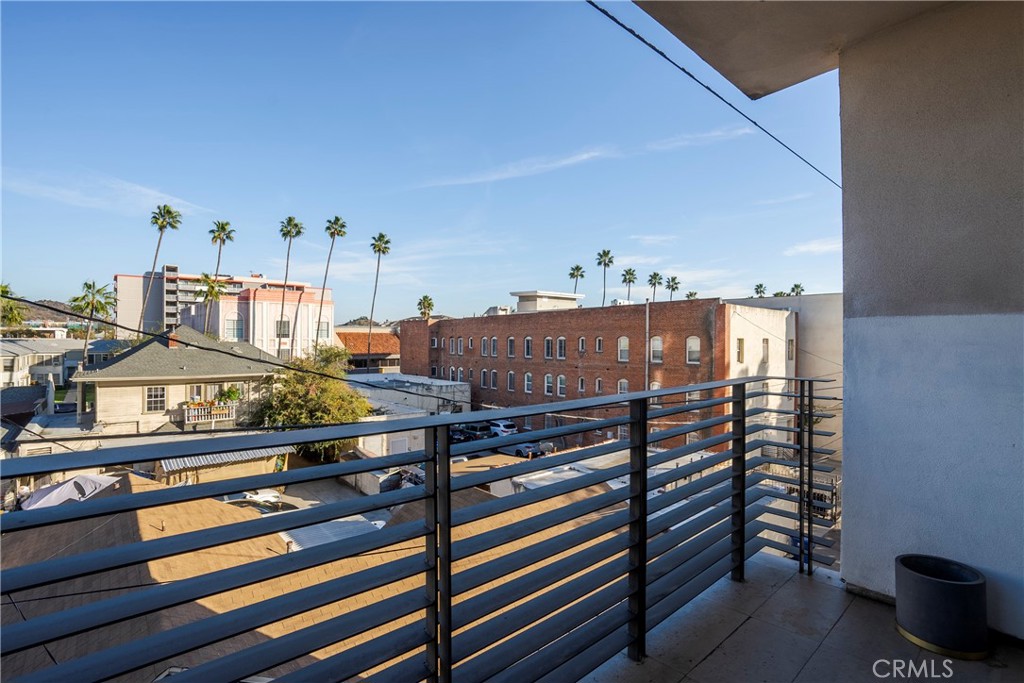 118 S Kenwood Street 307