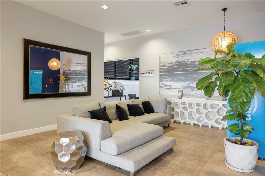 118 S Kenwood Street 307