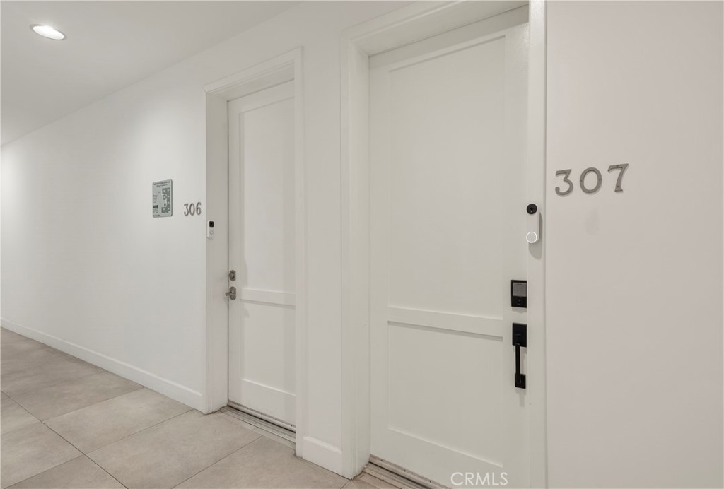 118 S Kenwood Street 307