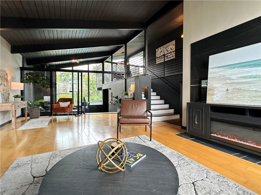 1420 Crestview Avenue