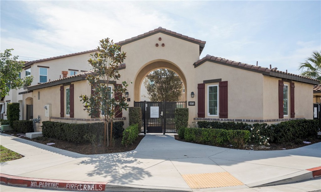 13827 Farmhouse Avenue