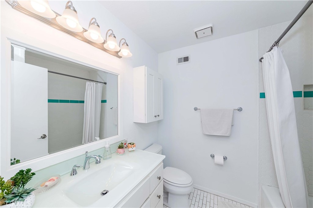 2108 E Orangeview Lane