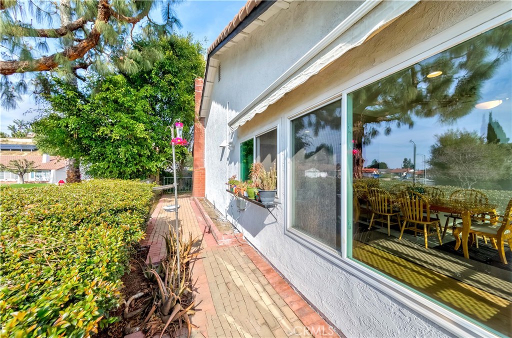 2108 E Orangeview Lane