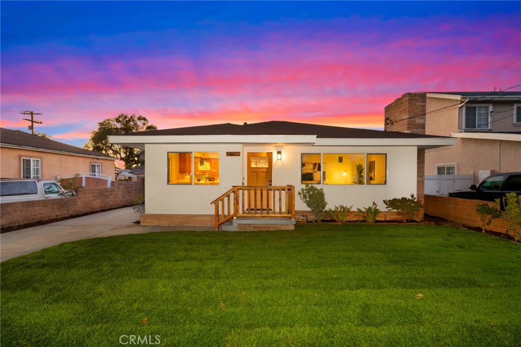 1043 S Grevillea Avenue