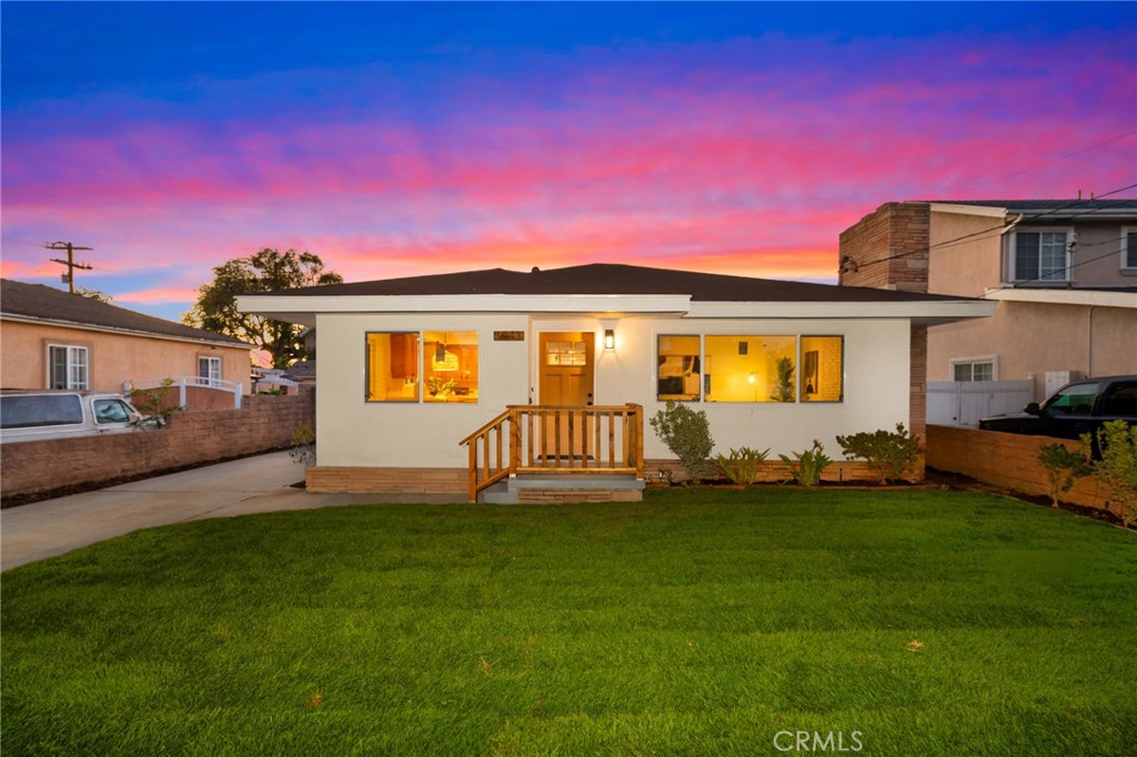 1043 S Grevillea Avenue