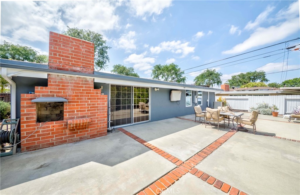 1901 Victoria Drive