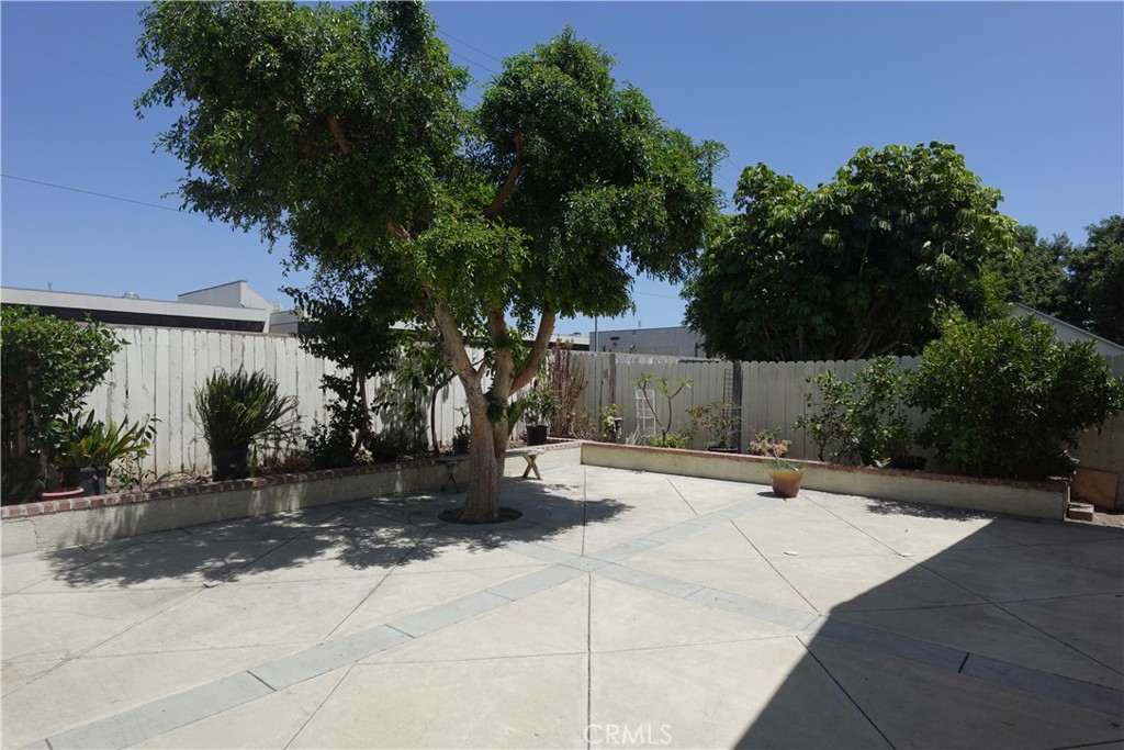 956 S Philadelphia Street