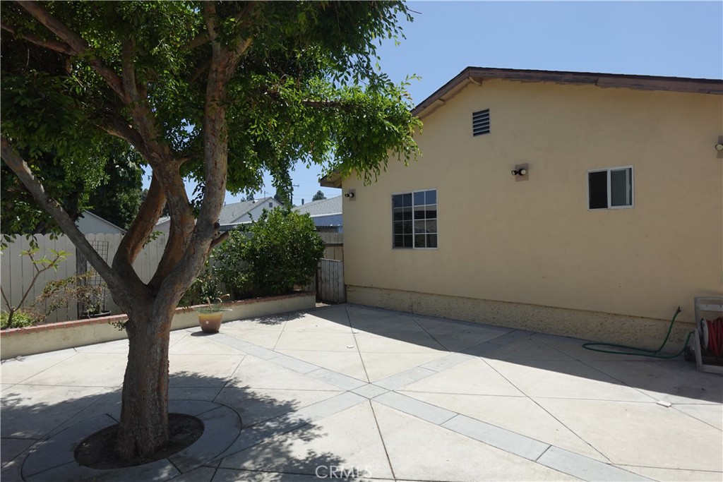 956 S Philadelphia Street