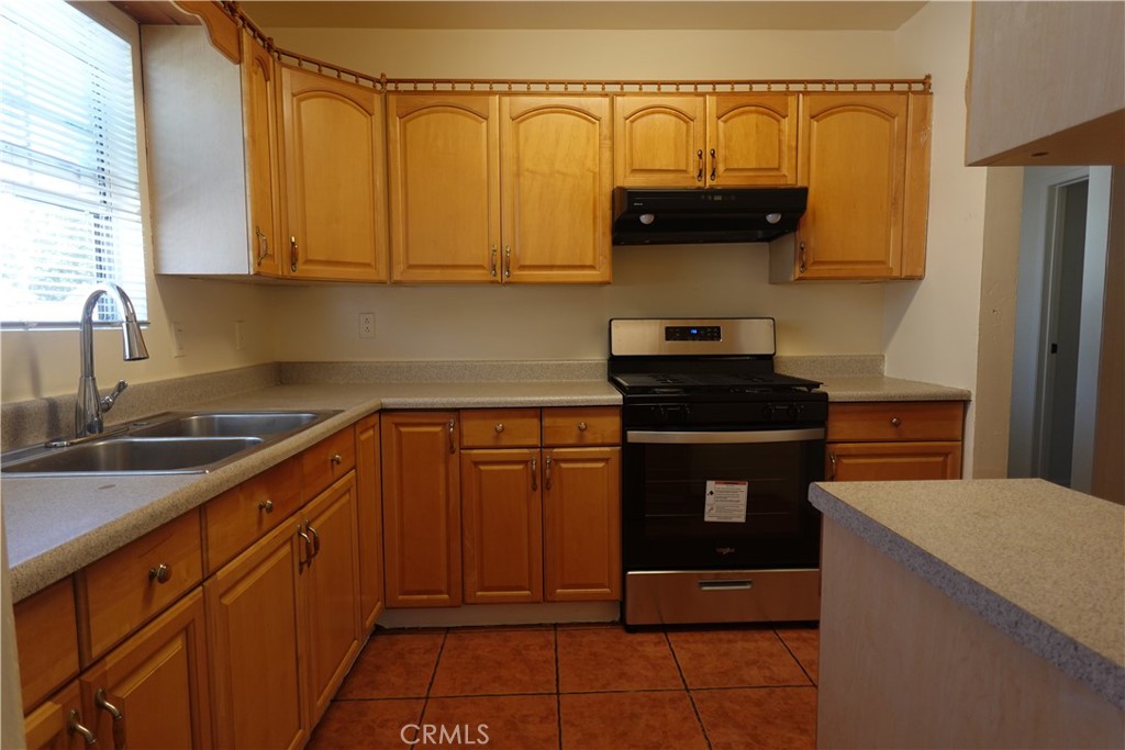 956 S Philadelphia Street