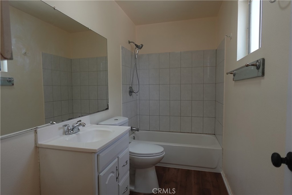 956 S Philadelphia Street