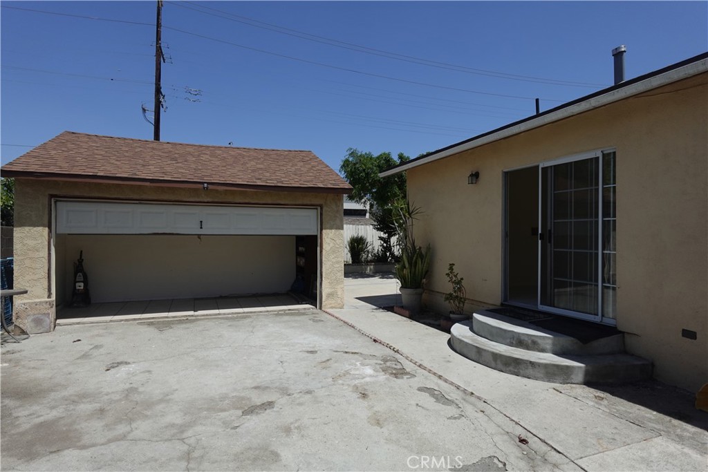 956 S Philadelphia Street