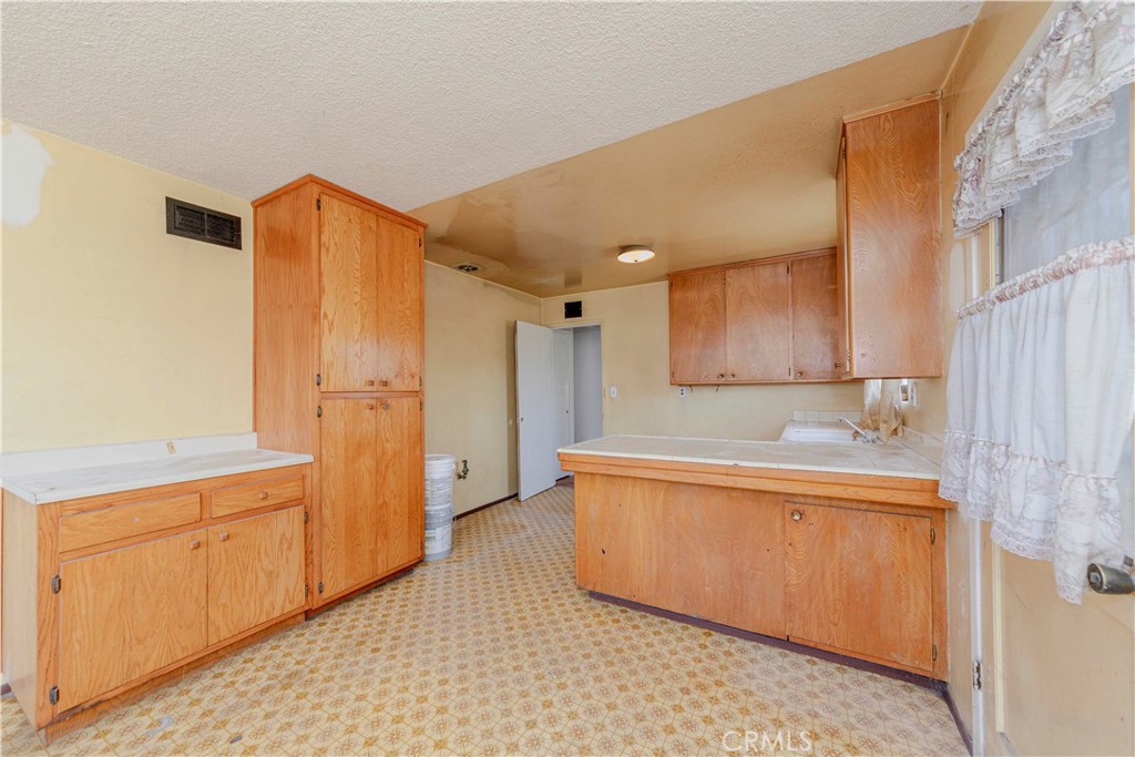 414 N Alameda Avenue