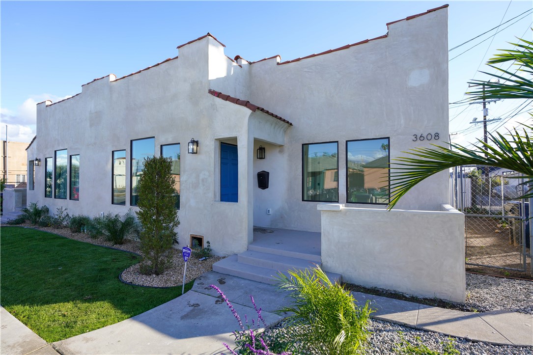 3606 W 58th Place