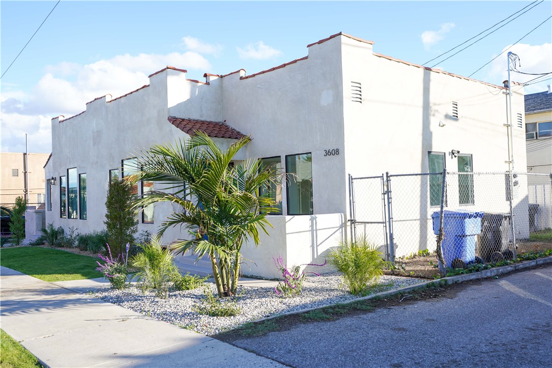 3606 W 58th Place