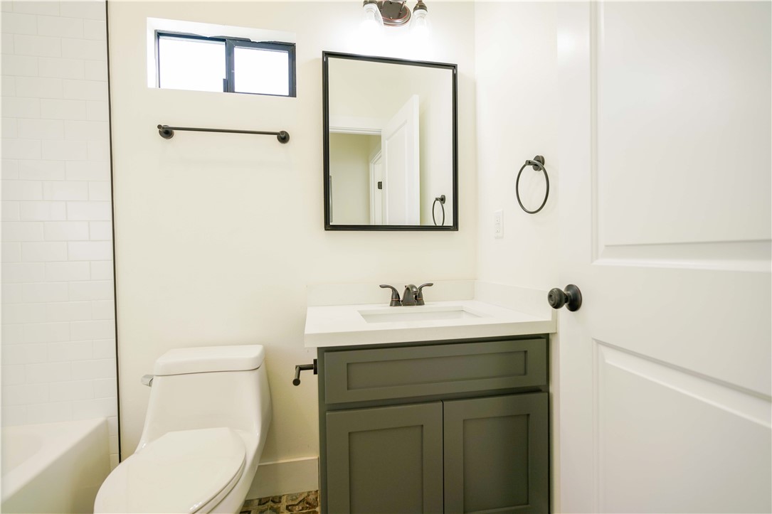 3606 W 58th Place