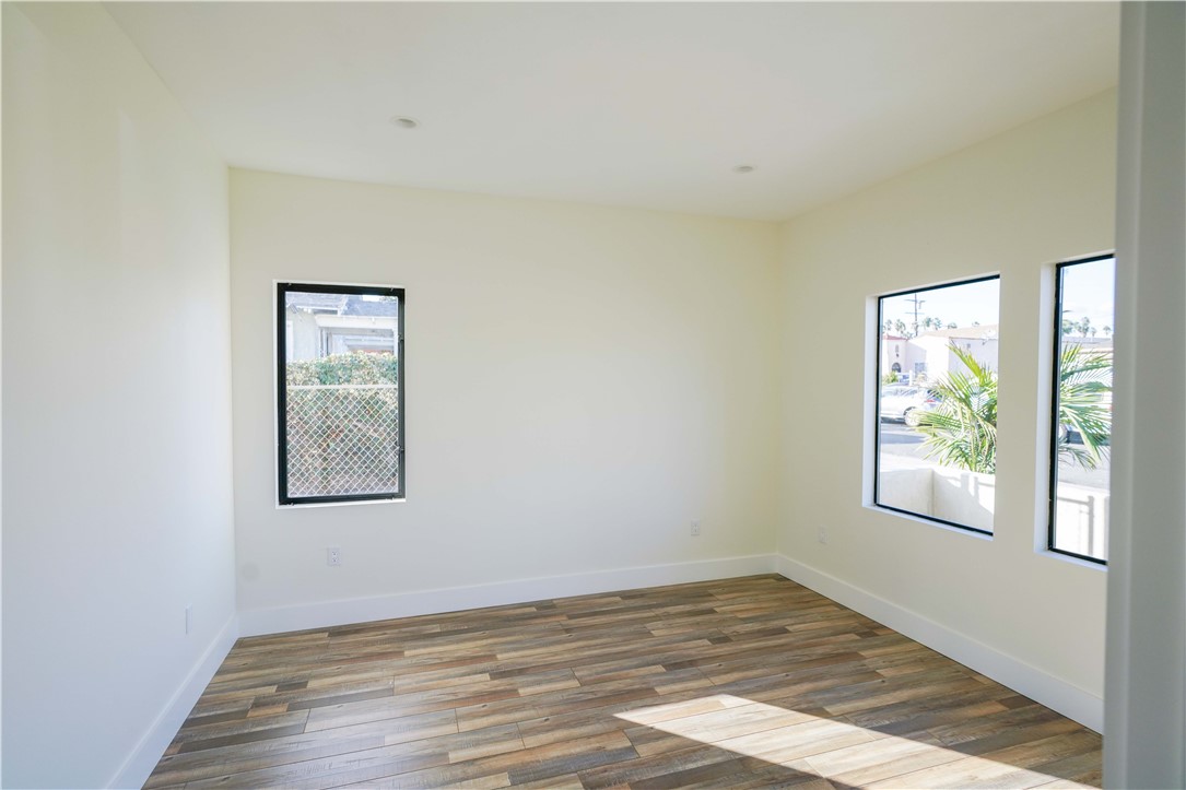 3606 W 58th Place