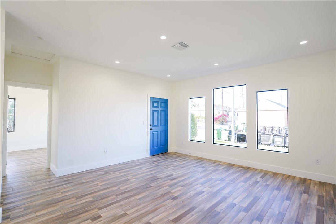 3606 W 58th Place