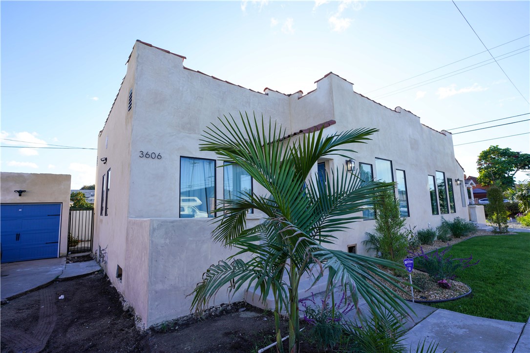 3606 W 58th Place