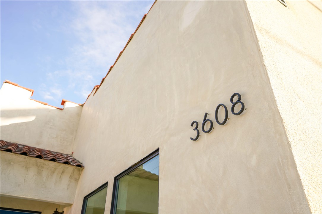 3606 W 58th Place