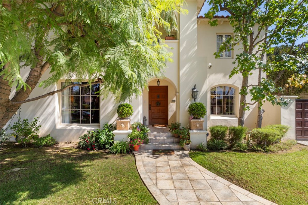 1811 N Flower Street