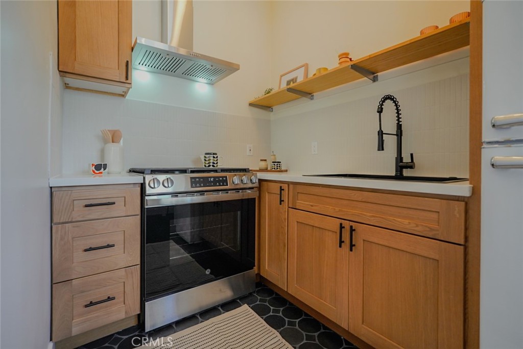 325 W 3rd Street 107