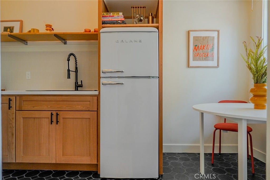 325 W 3rd Street 107