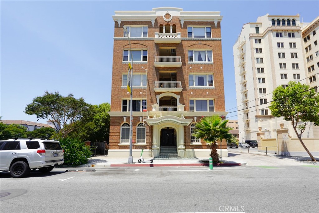 325 W 3rd Street 107