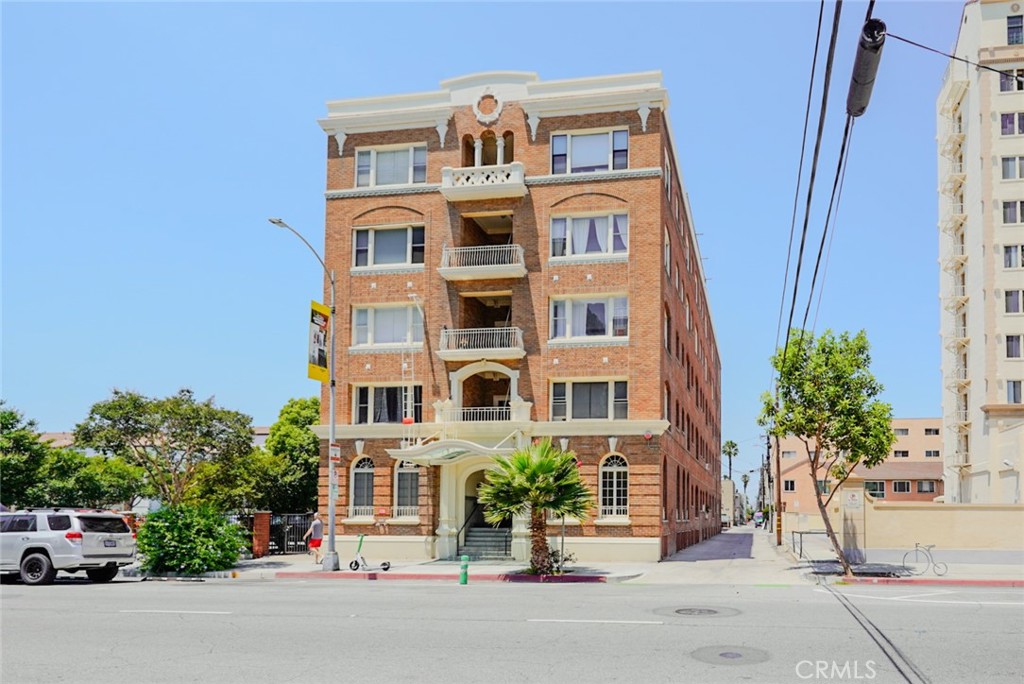 325 W 3rd Street 107