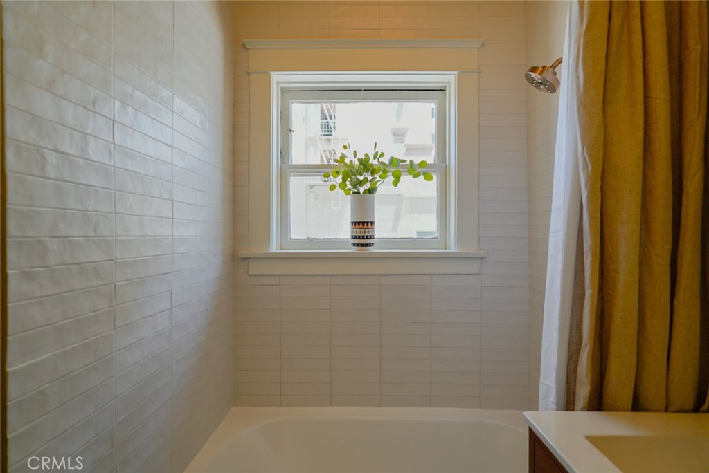 325 W 3rd Street 107