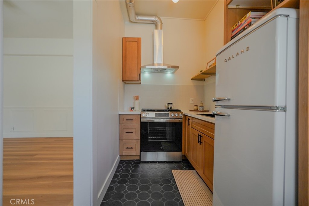 325 W 3rd Street 107